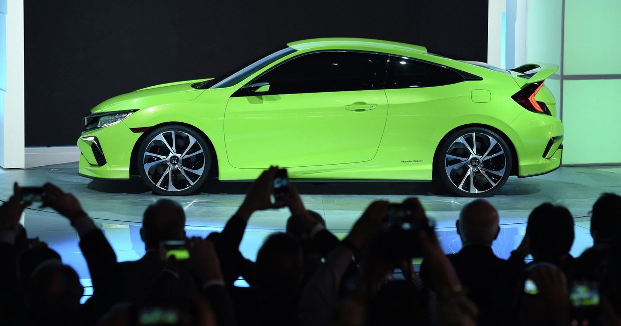 Демонстрация Honda Civic Concept на международном автосалоне в Нью-Йорке Демонстрация Honda Civic Concept на международном автосалоне в Нью-Йорке