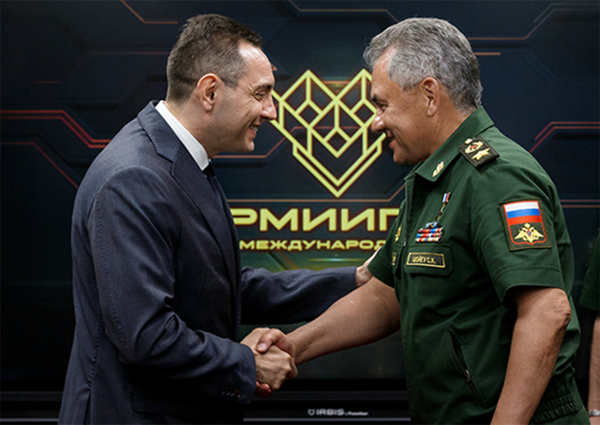 Глава минобороны Сербии Александр Вулин и министр обороны РФ генерал армии Сергей Шойгу. 12 августа 2017 Глава минобороны Сербии Александр Вулин и министр обороны РФ генерал армии Сергей Шойгу. 12 августа 2017
