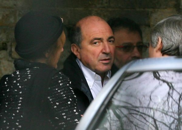 Борис Березовский на похоронах Александра Литвиненко на кладбище Хайгейт в Лондоне Борис Березовский на похоронах Александра Литвиненко на кладбище Хайгейт в Лондоне