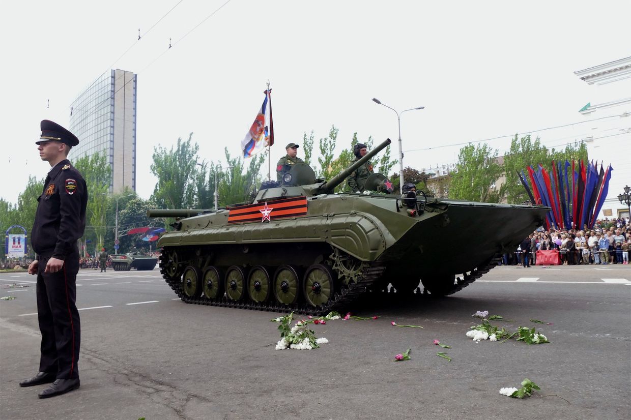 Боевая машина пехоты БМП-3 на военном параде в Донецке, посвященном 73-й годовщине Победы в Великой Отечественной войне. 9 мая 2018