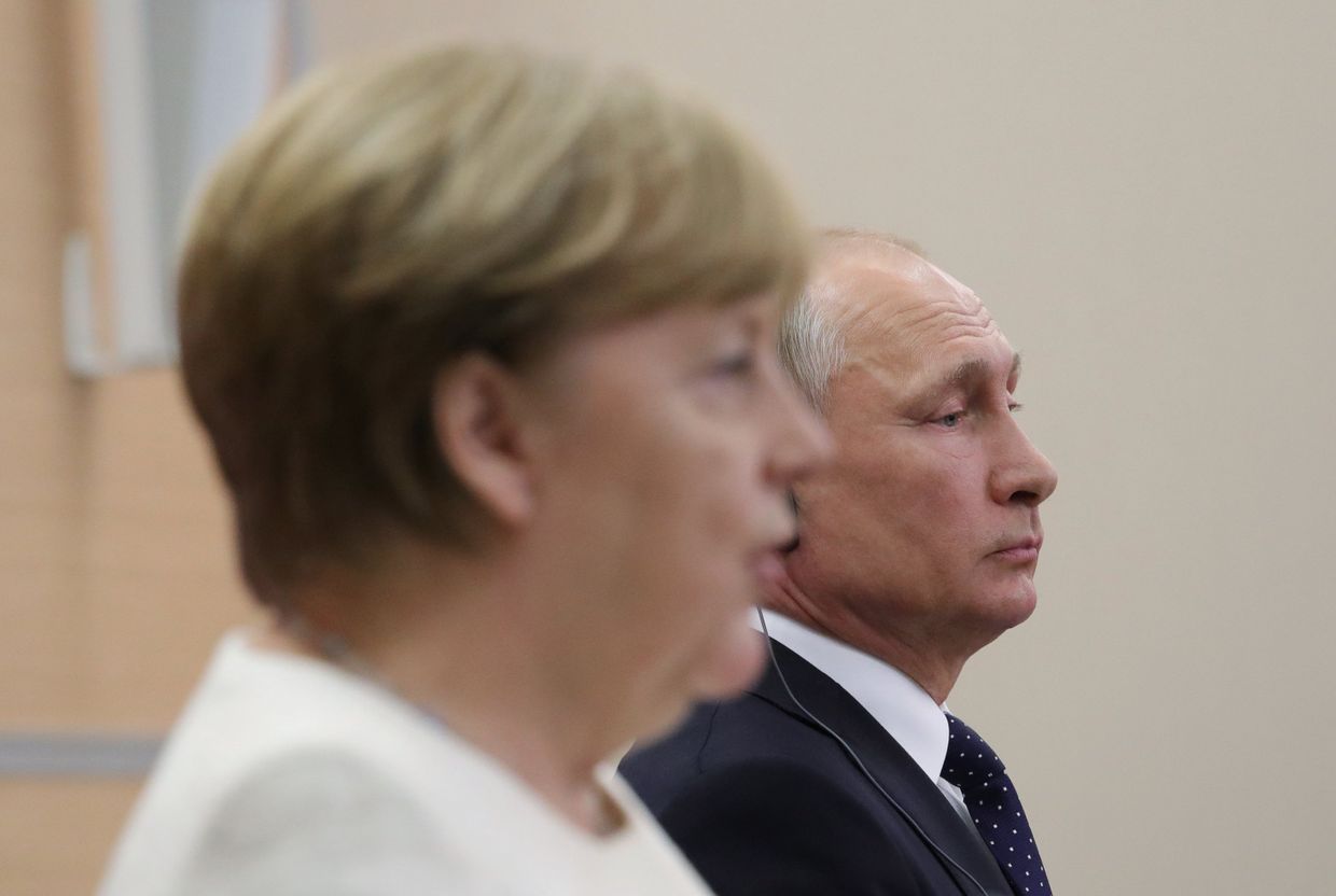 Президент РФ В. Путин встретился с канцлером ФРГ А. Меркель Президент РФ В. Путин встретился с канцлером ФРГ А. Меркель