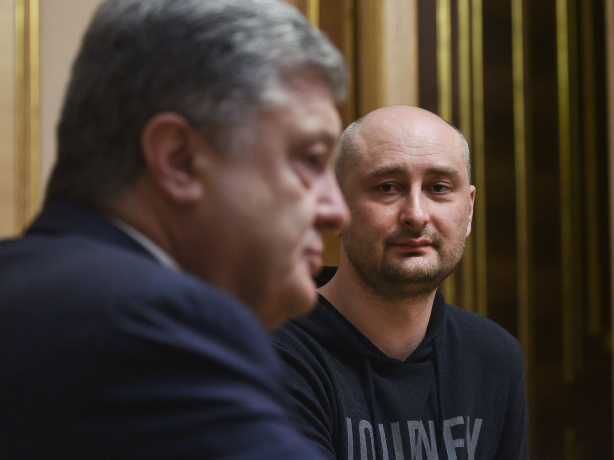 Президент Украины Петр Порошенко и Аркадий Бабченко во время встречи в Киеве. 30 мая 2018