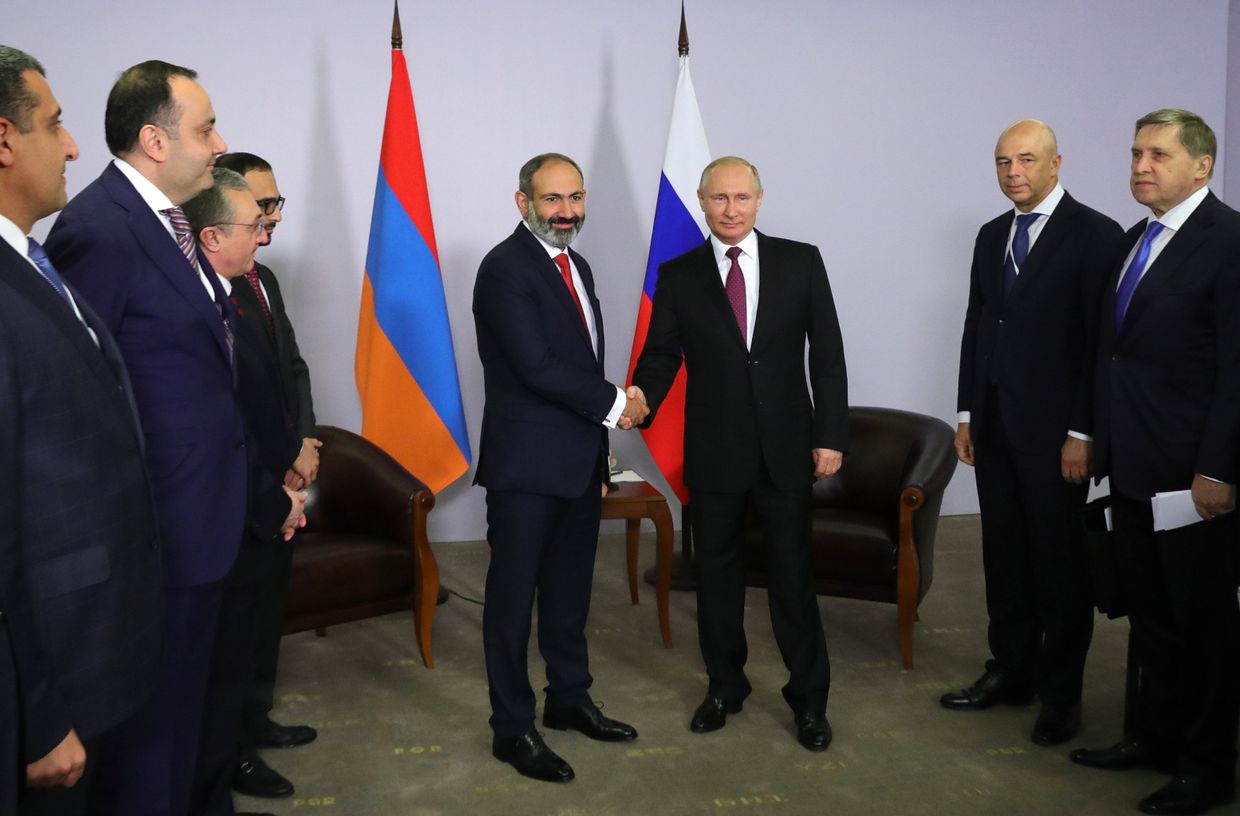 Президент РФ Владимир Путин и премьер-министр Армении Никол Пашинян во время встречи. 14 мая 2018
