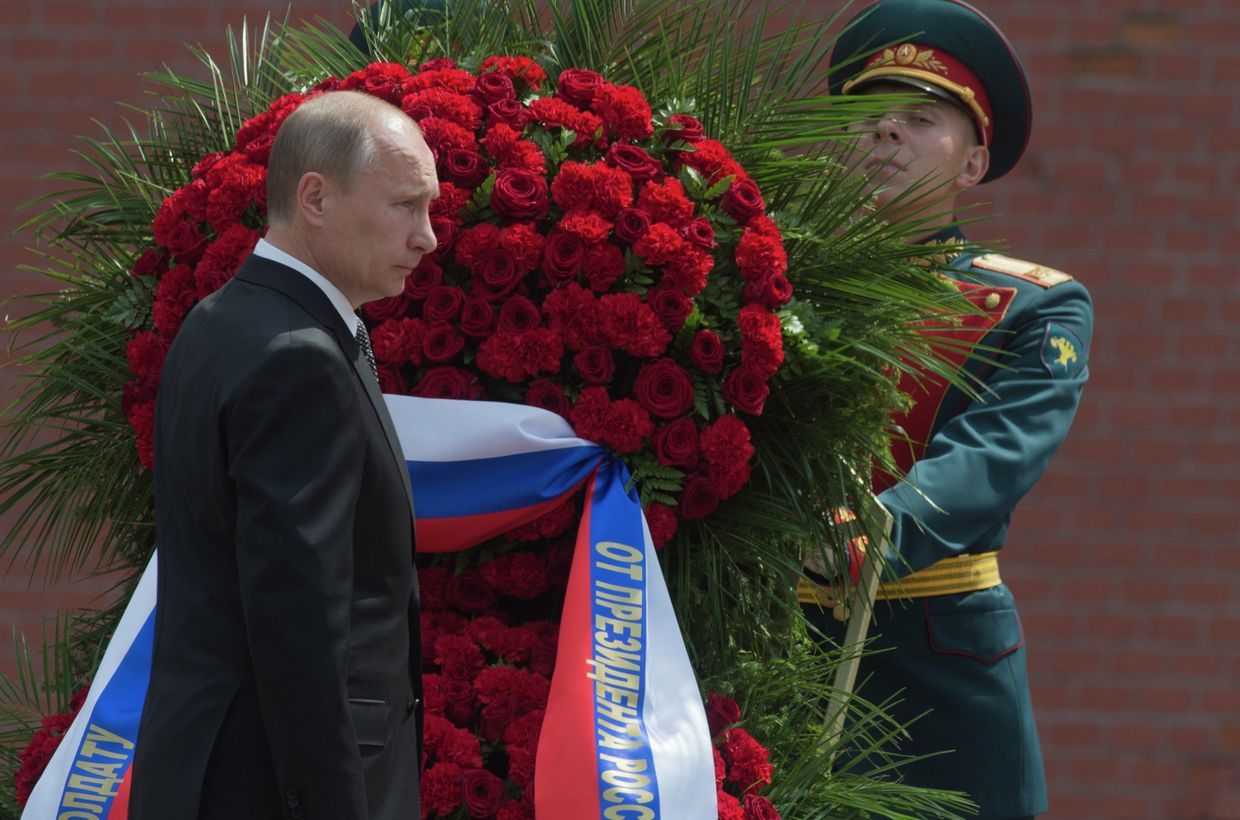 В.Путин возложил венок к Могиле Неизвестного солдата