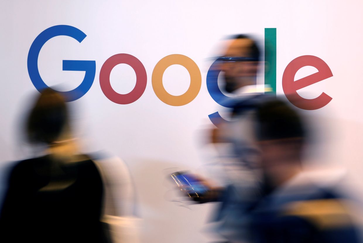 Логотип Google во время саммита Viva Tech в Париже