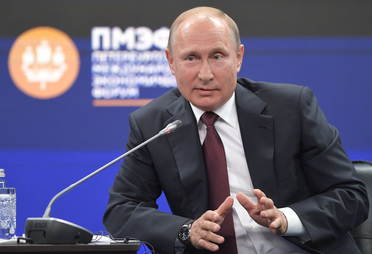 Президент РФ Владимир Путин выступает на пленарном заседании Петербургского международного экономического форума. 25 мая 2018