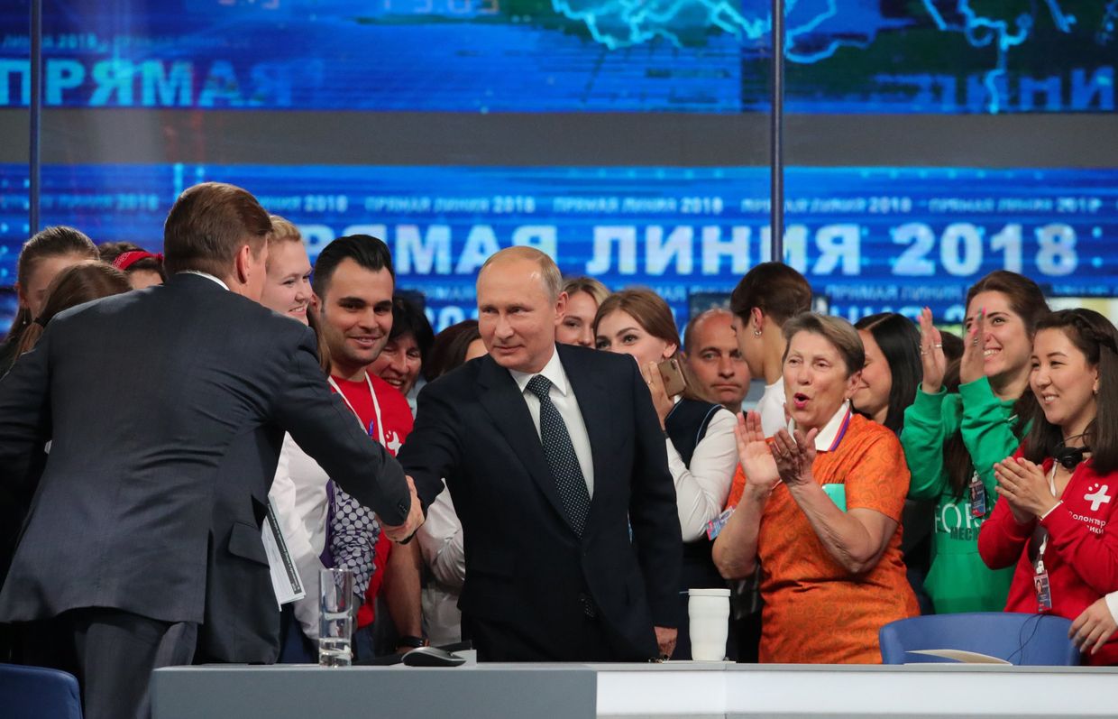 Президент РФ Владимир Путин после ежегодной специальной программы Прямая линия с Владимиром Путиным. 7 июня 2018