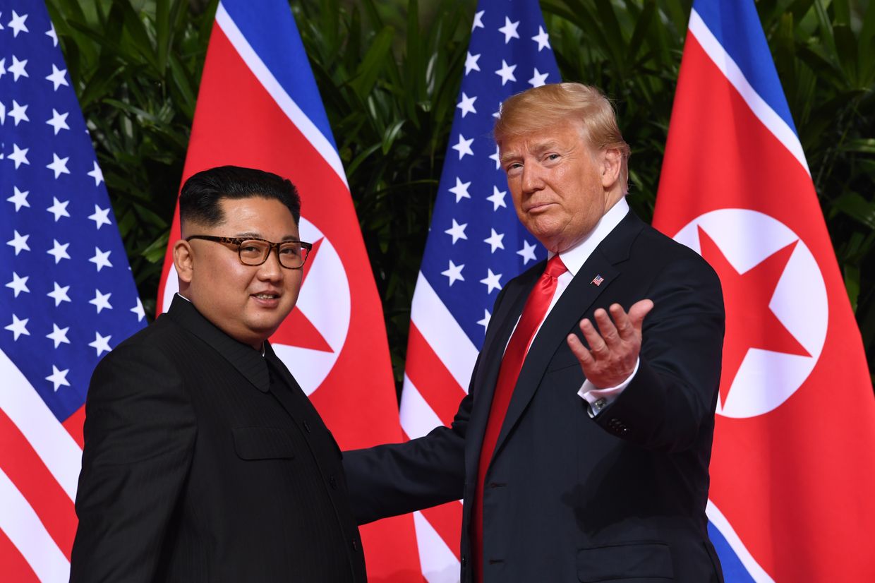 Трамп и Ким Чен Ын на саммите. 12.06.2018 Трамп и Ким Чен Ын на саммите. 12.06.2018
