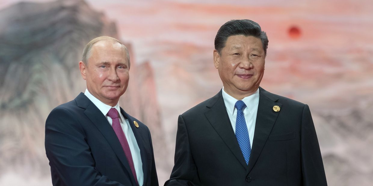 Владимир Путин и председатель КНР Си Цзиньпин перед заседанием Совета ШОС. 10 июня 2018