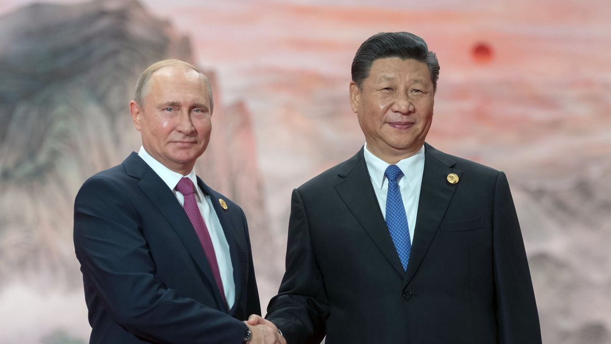Владимир Путин и председатель КНР Си Цзиньпин перед заседанием Совета ШОС. 10 июня 2018