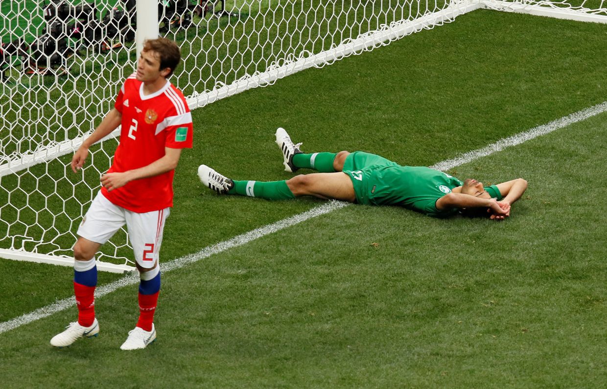 Игровой момент в матче группового этапа чемпионата мира по футболу между сборными России и Саудовской Аравии Игровой момент в матче группового этапа чемпионата мира по футболу между сборными России и Саудовской Аравии