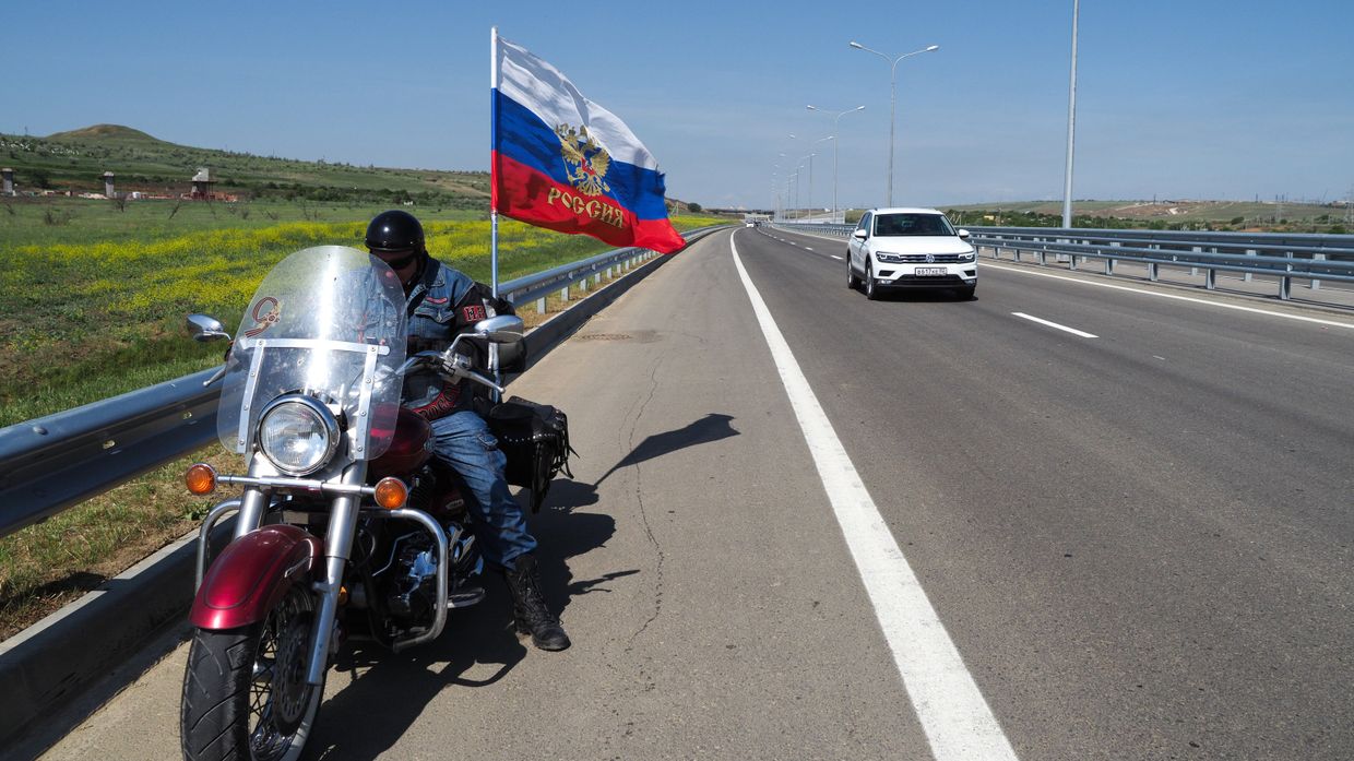 Начало автомобильного движения по Крымскому мосту Начало автомобильного движения по Крымскому мосту