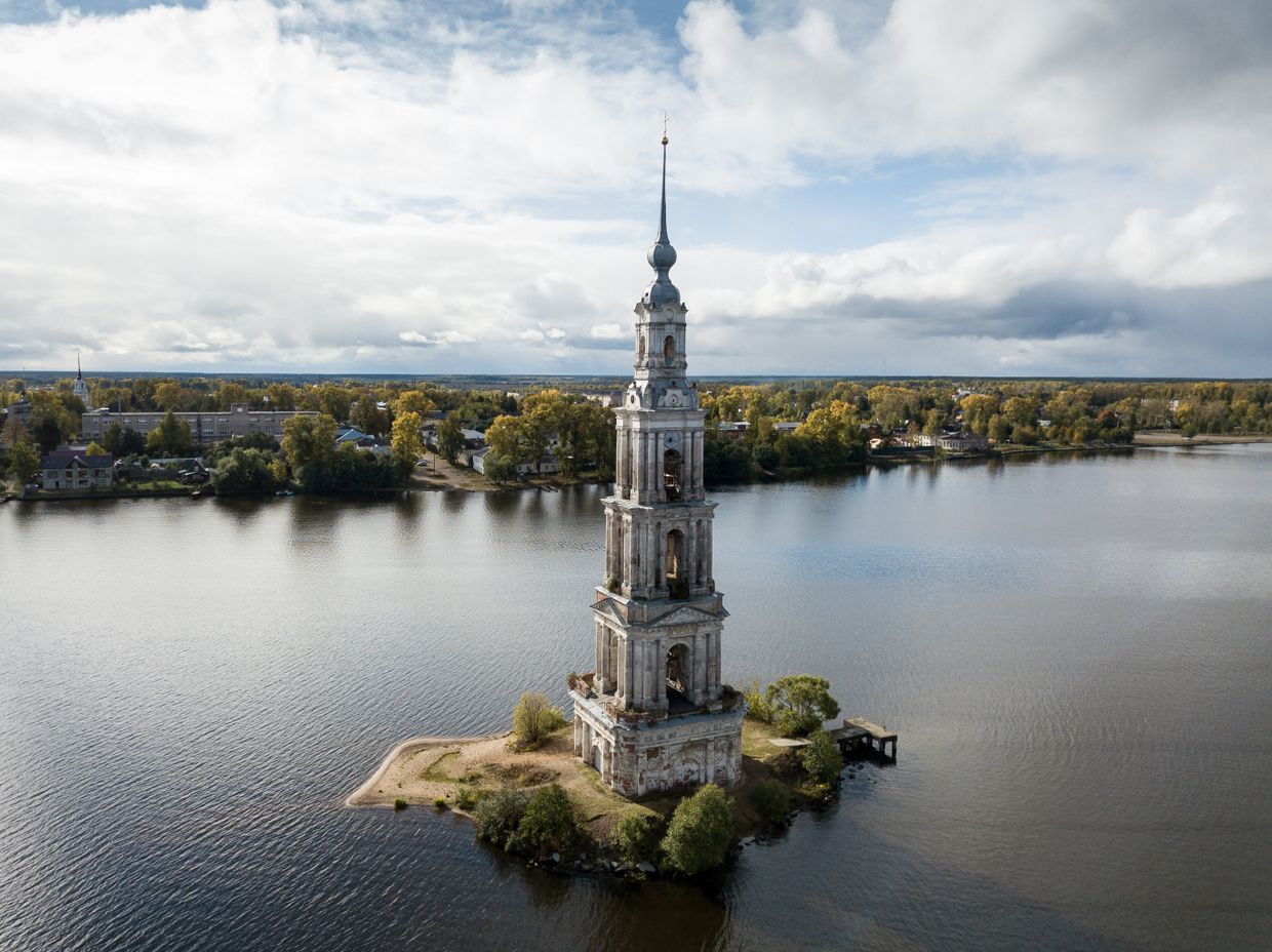 Колокольня Николаевского собора в городе Калязин Тверской области.