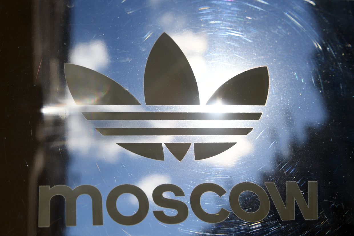 Компания Adidas в этом году закроет ряд магазинов в России