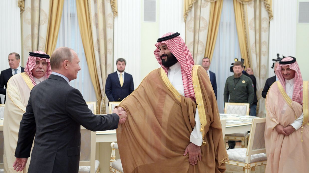 Владимир Путин и наследный принц Саудовской Аравии Мухаммед ибн Салман Аль Сауд во время встречи. 14 июня 2018