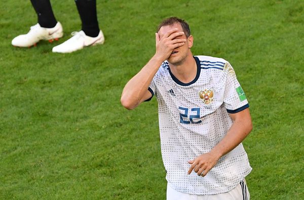 Артем Дзюба во время матча группового этапа чемпионата мира по футболу между сборными Уругвая и России