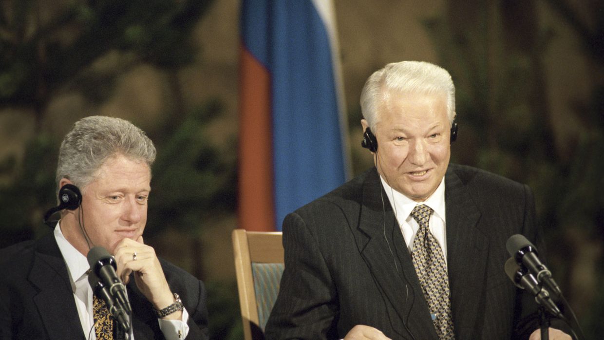 Совместная пресс-конференция Бориса Ельцина (справа) и президента США Билла Клинтона