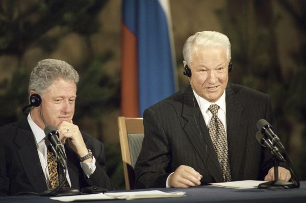 Совместная пресс-конференция Бориса Ельцина (справа) и президента США Билла Клинтона Совместная пресс-конференция Бориса Ельцина (справа) и президента США Билла Клинтона
