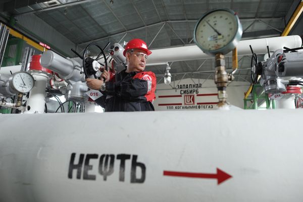 Пункт подготовки нефти компании Лукойл в Ханты-Мансийском автономном округе