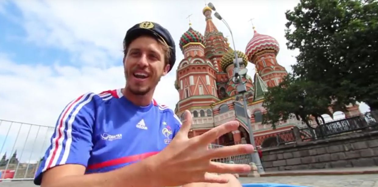 PARIS - MOSCOU EN AUTOSTOP PARIS - MOSCOU EN AUTOSTOP