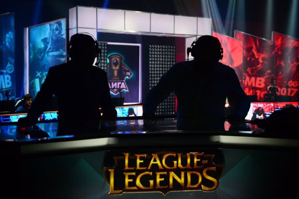 Ведущие финала Континентальной лиги League of Legends в кинотелевизионном комплексе Главкино в Московской области