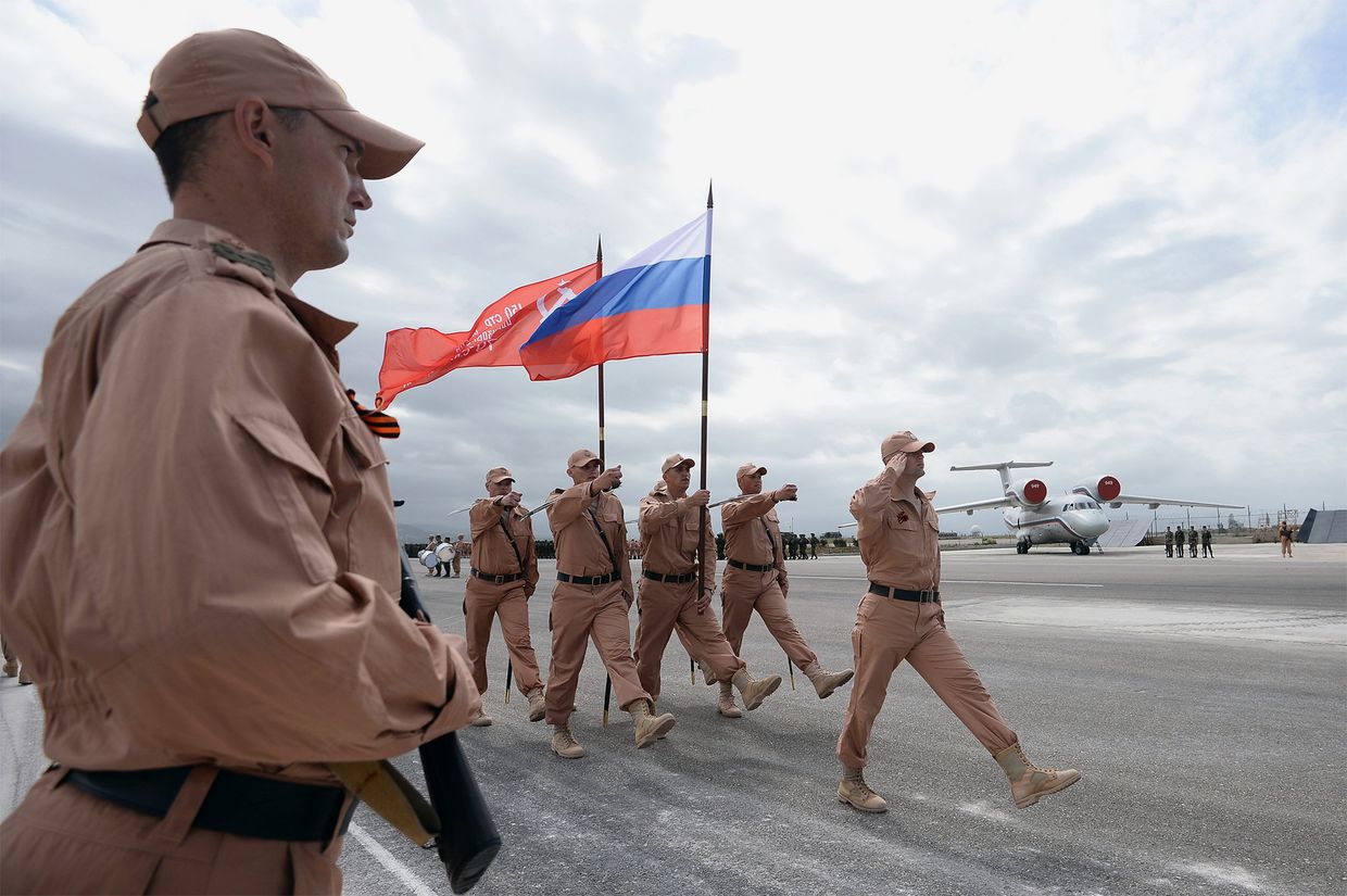 Российские военные на авиабазе Хмеймим в Сирии Российские военные на авиабазе Хмеймим в Сирии