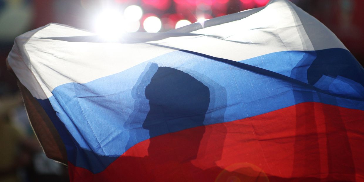 Болельщики празднуют победу сборной России