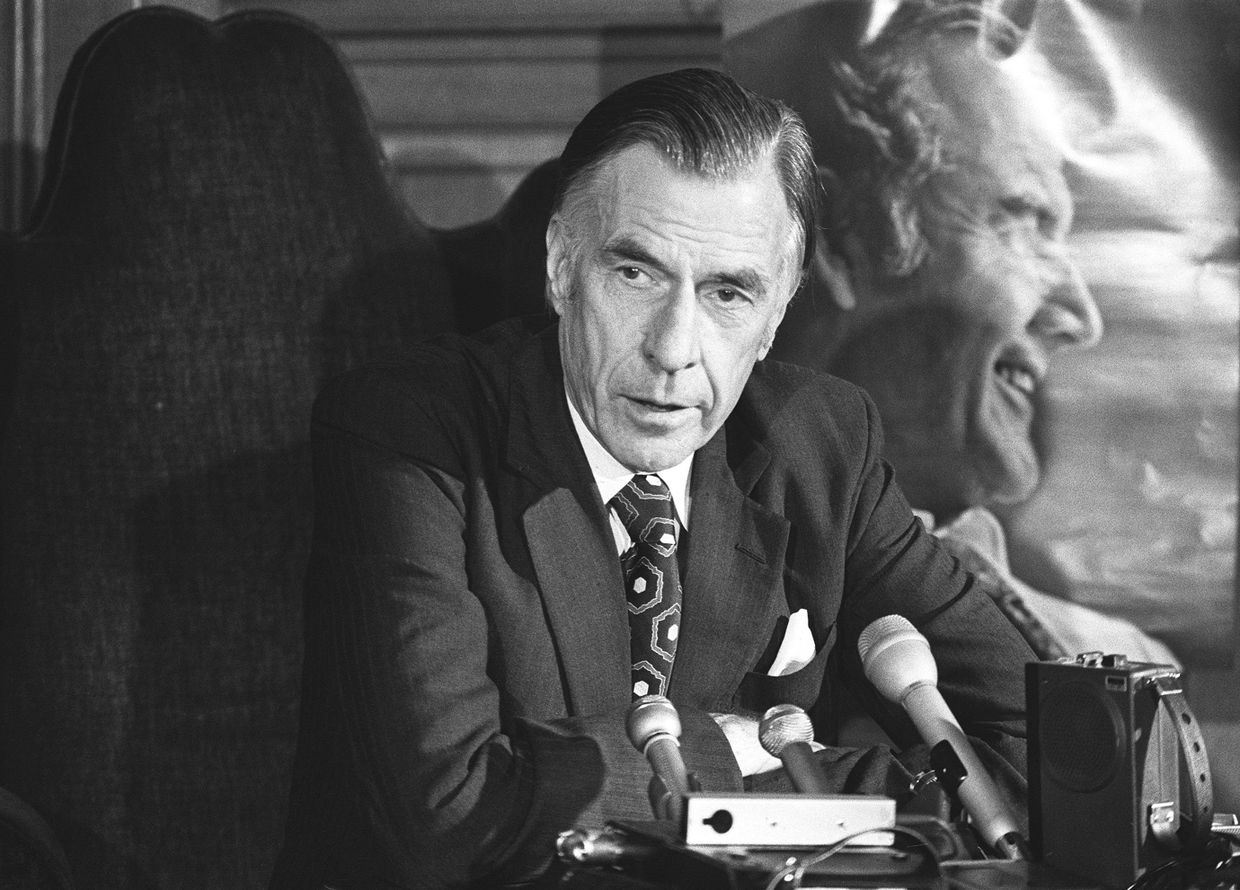 Американский экономист Джон Гэлбрейт Американский экономист Джон Гэлбрейт