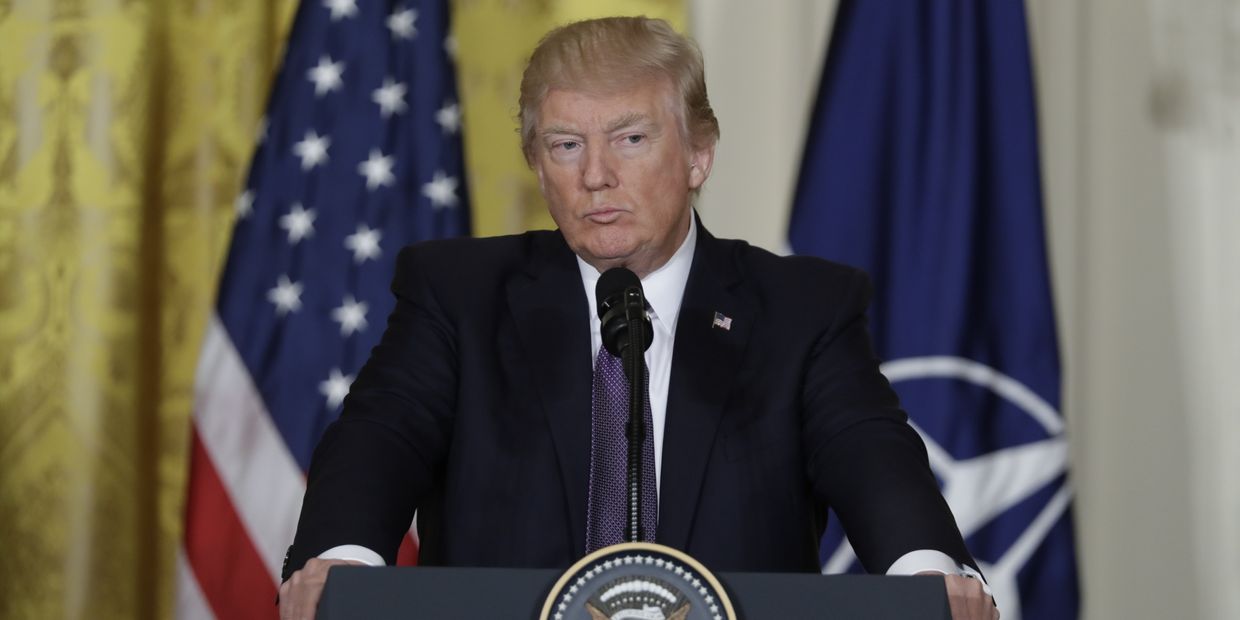 Президент США Дональд Трамп во время пресс-конференции с Генеральным секретарем НАТО Йенсом Столтенбергом в Вашингтоне