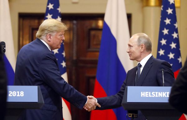 Президент РФ Владимир Путин и президент США Дональд Трамп во время пресс-конференции в Хельсинки. 16 июля 2018