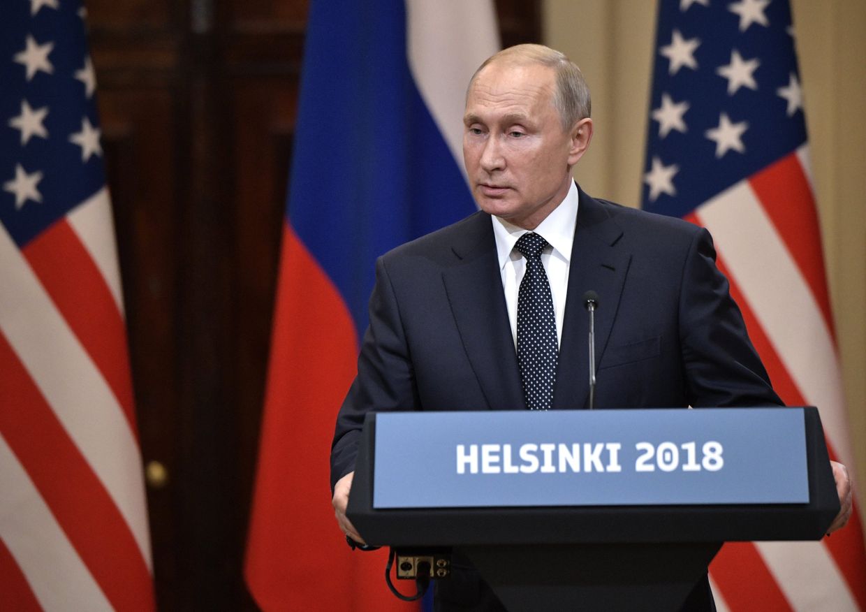 Президент РФ Владимир Путин на совместной с президентом США Дональдом Трампом пресс-конференции в Хельсинки