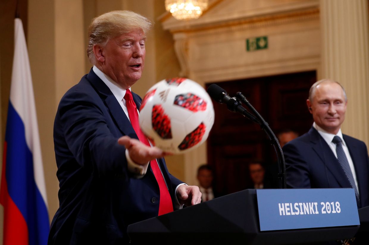 Президент РФ Владимир Путин и президент США Дональд Трамп во время пресс-конференции в Хельсинки. 16 июля 2018