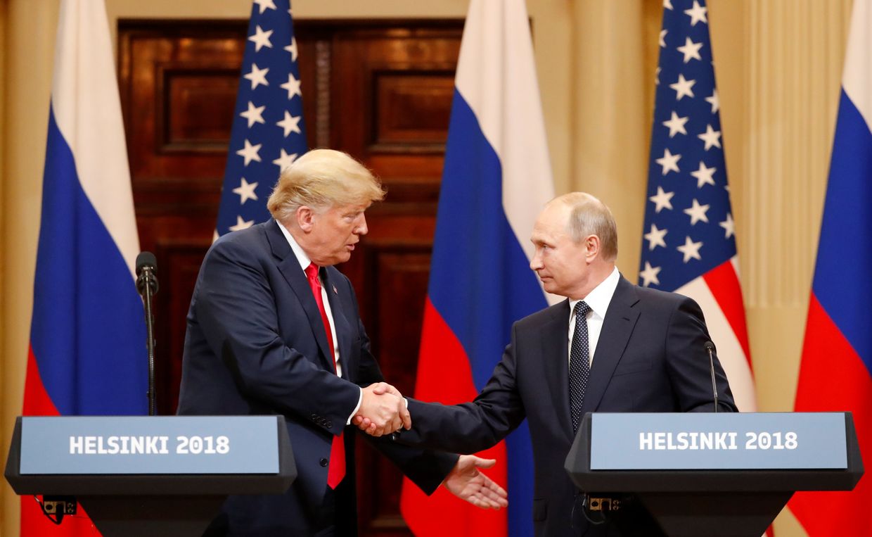 Президент РФ Владимир Путин и президент США Дональд Трамп во время пресс-конференции в Хельсинки. 16 июля 2018