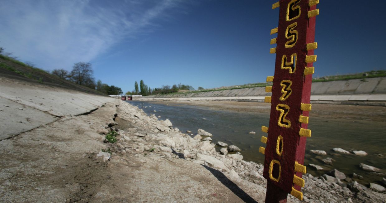Мерные уровни, показывающие полное отсутствие воды в Северо-Крымском канале