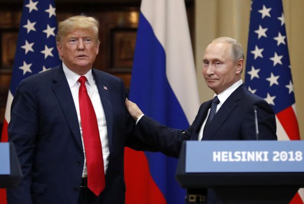 Президент РФ Владимир Путин и президент США Дональд Трамп на совместной пресс-конференции по итогам встречи в Хельсинки. 16 июля 2018