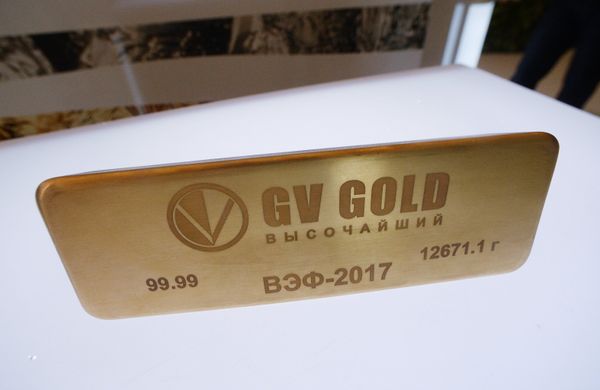 Золотой слиток на стенде ПАО Высочайший (GV Gold)