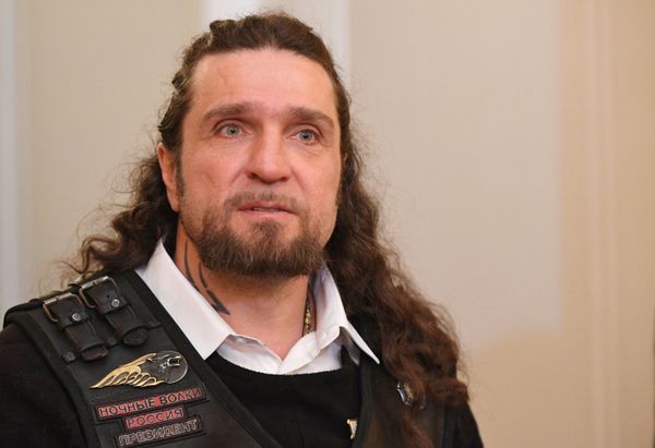 Президент мотоклуба Ночные волки Александр Залдастанов перед началом церемонии инаугурации избранного президента РФ Владимира Путина. 7 мая 2018