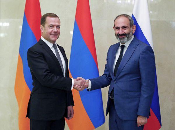 Премьер-министр РФ Д. Медведев встретился с премьер-министром Армении Н. Пашинян