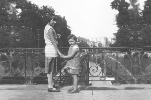 Марина Цветаева с сыном Георгием (Мур), 1928 г.