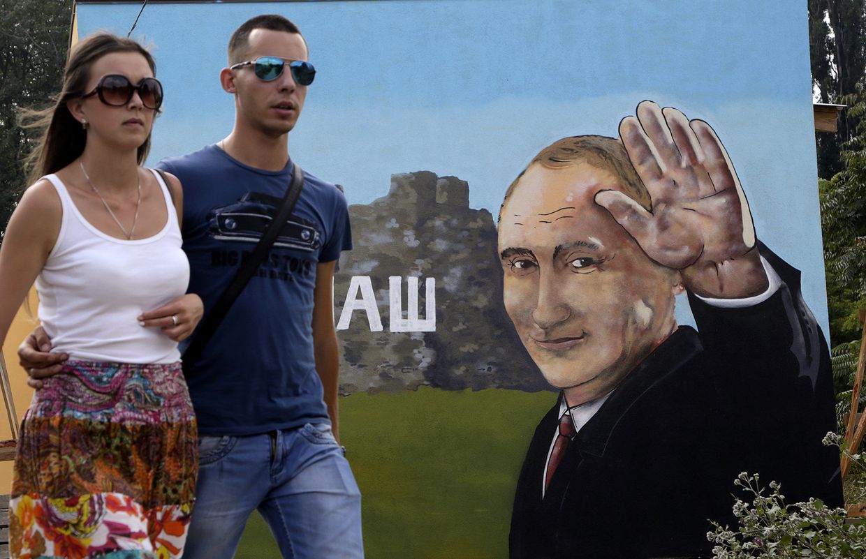 Граффити с изображением президента России Владимира Путина в Симферополе