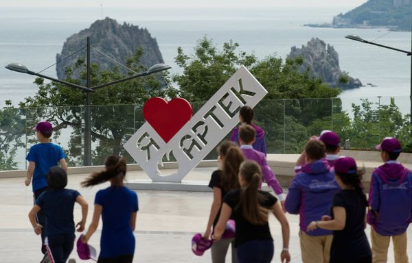 Дети в МДЦ Артек Дети в МДЦ Артек