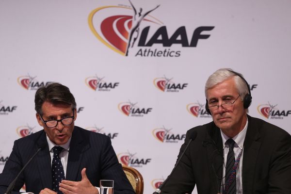 Президент Международной ассоциации легкоатлетических федерации (IAAF) Себастьян Коу и глава инспекционной комиссии IAAF по контролю за действиями Всероссийской федерации легкой атлетики Руне Андерсен на пресс конференции по итогам заседания Совета IAAF