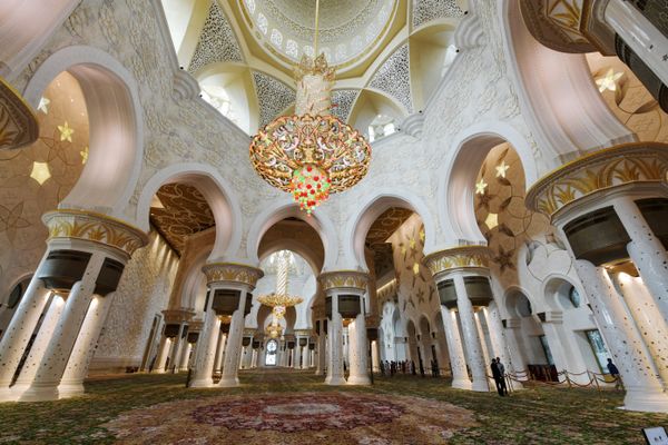 Интерьер мечети шейха Зайда в Абу-Даби Интерьер мечети шейха Зайда в Абу-Даби