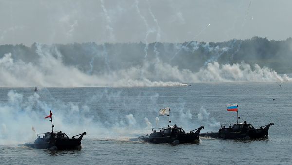 Военные корабли на Оке в рамках международных армейских игр 2018 года в пригороде Мурома