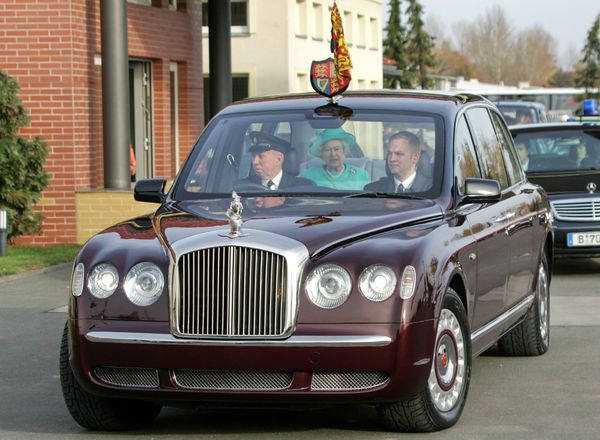 Королева Великобритании Елизавета II и Принц Филипп в Берлине