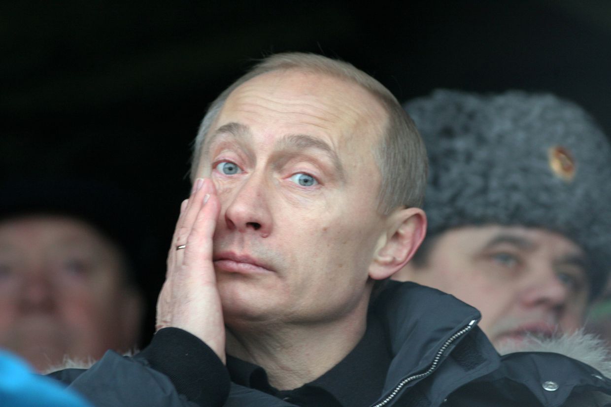 Президент РФ Владимир Путин на подмосковном полигоне Таманской дивизии во время театрализованного представления, посвященного 63-й годовщине разгрома немецко-фашистских войск под Москвой.