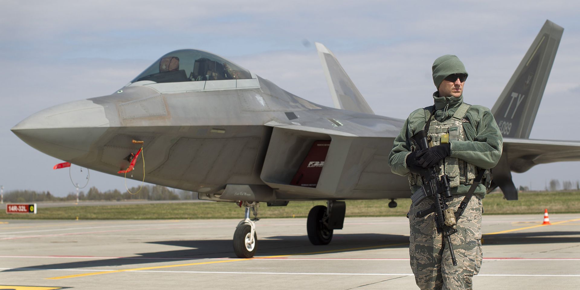 Истребитель ВВС США F-22 Raptor на авиабазе Шяуляй в Литве - ИноСМИ, 1920, 11.03.2026