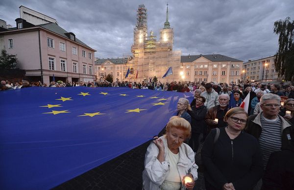 Акция протеста против изменения судебной системы в Варшаве