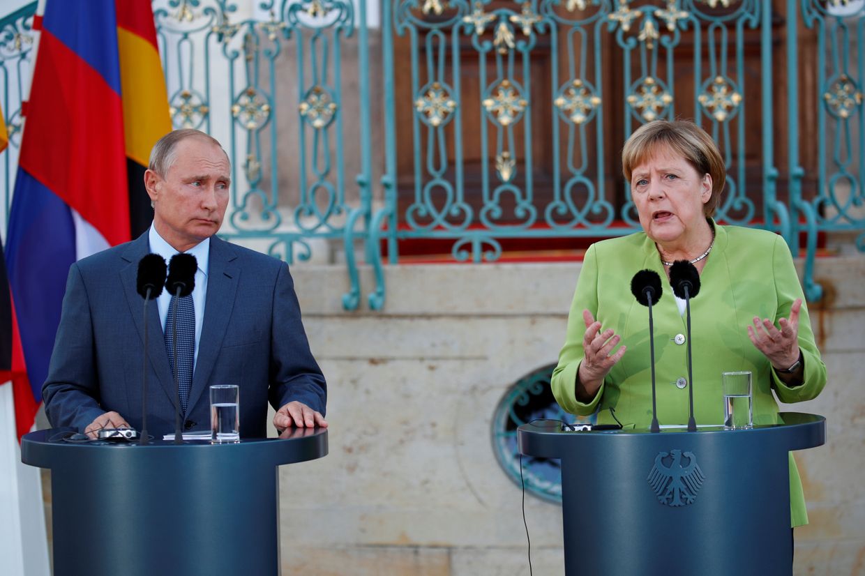 Президент России Владимир Путин и канцлер Германии Ангела Меркель во время совместной пресс-конференции. 18 августа 2018