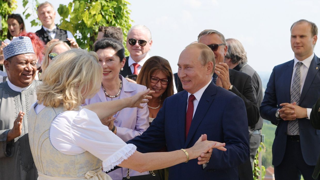 Президент РФ В. Путин посетил Австрию Президент РФ В. Путин посетил Австрию